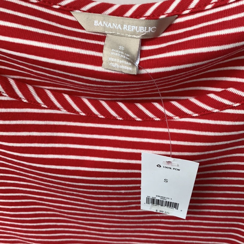 Banana republic long sleeved red and white striped incredibly soft top